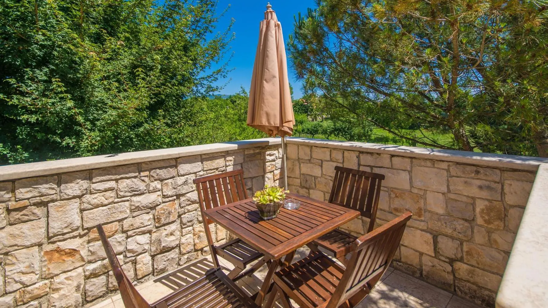 Vakantiehuis Villa Giovanna, A Charming Villa With Pool In A Beautiful Landscaped Garden Šumber