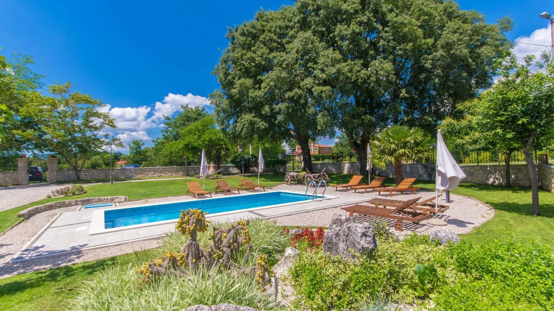 Vakantiehuis Villa Giovanna, A Charming Villa With Pool In A Beautiful Landscaped Garden Šumber
