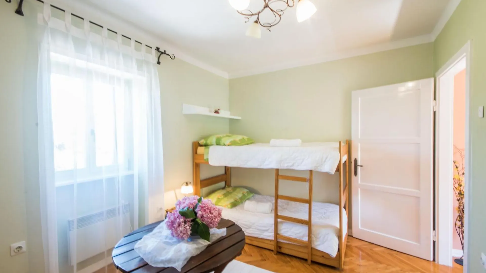 Villa Giovanna, A Charming Villa With Pool In A Beautiful Landscaped Garden Šumber Vakantiehuis