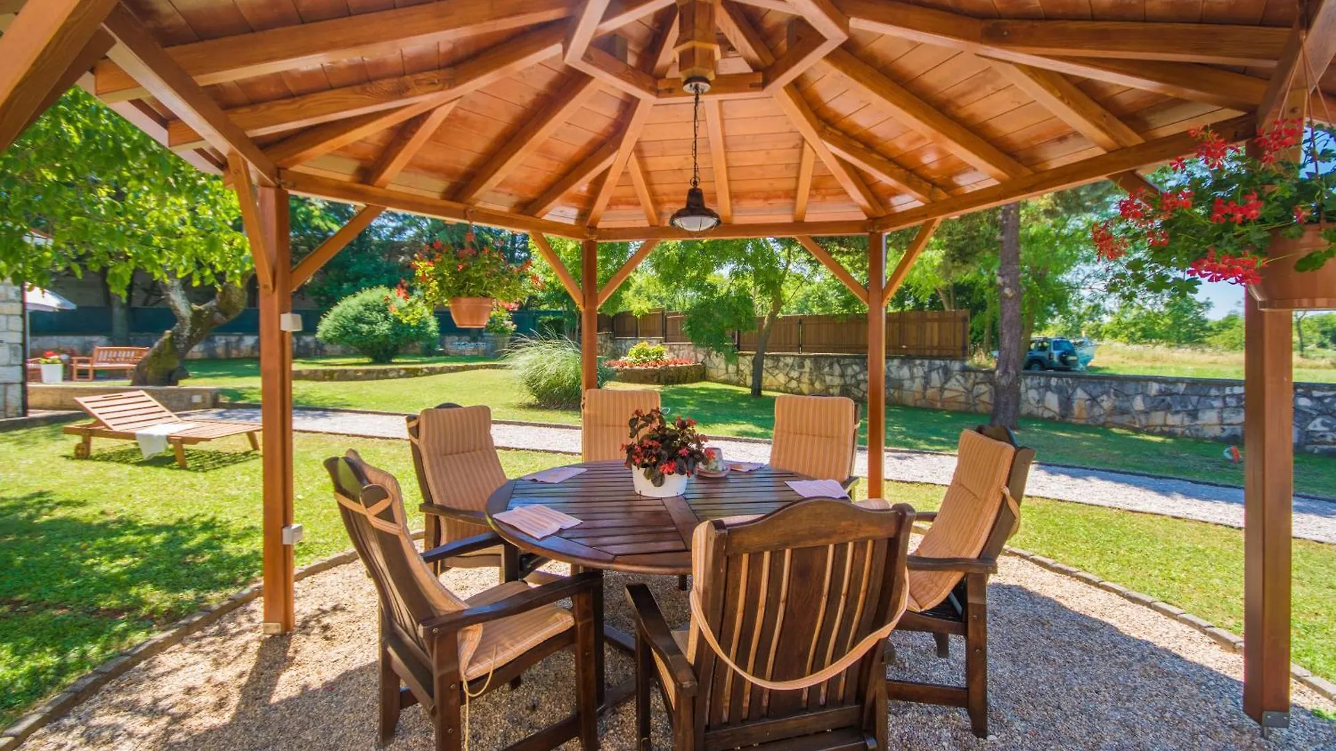 Villa Giovanna, A Charming Villa With Pool In A Beautiful Landscaped Garden Šumber Vakantiehuis