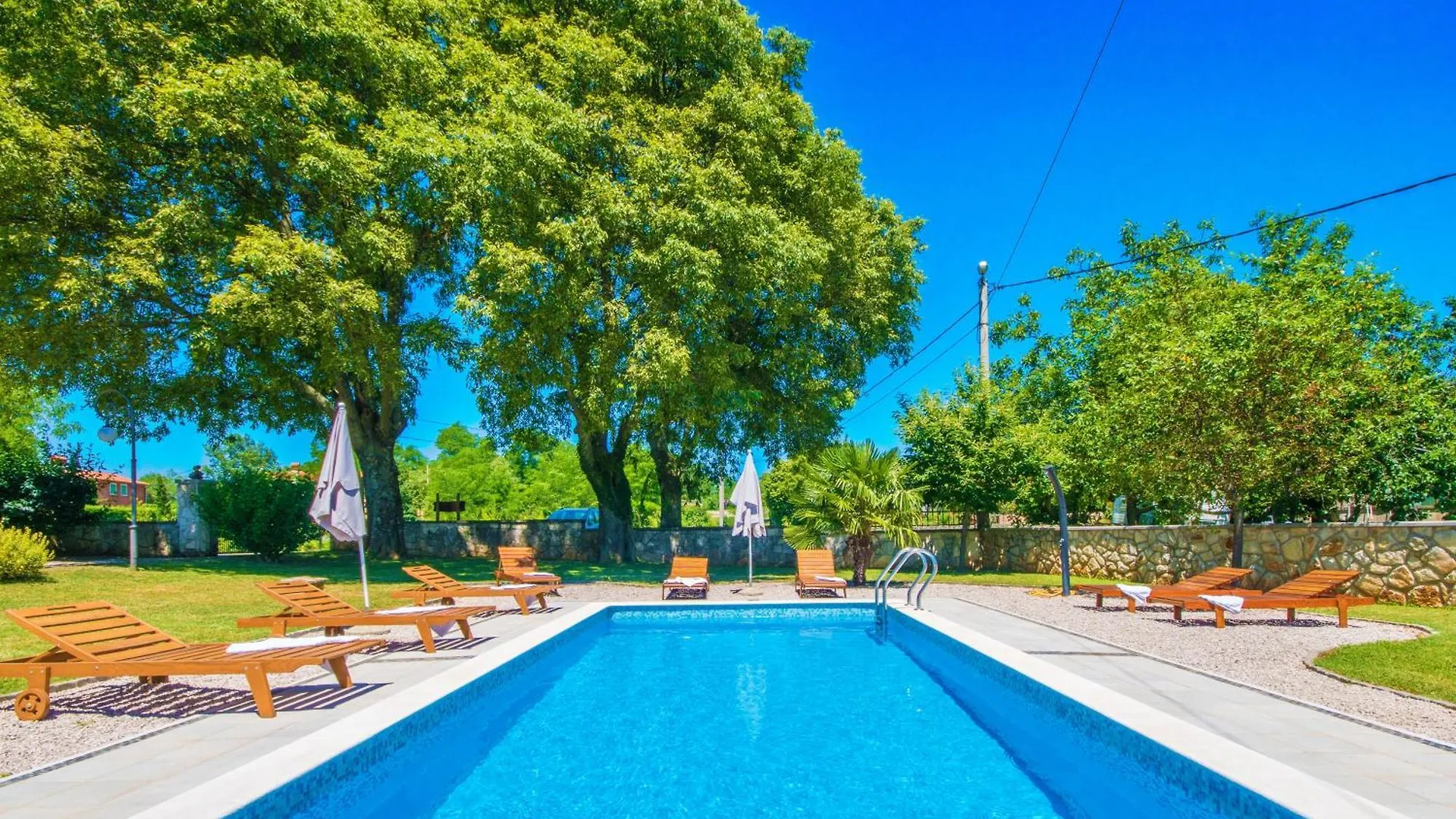 Vakantiehuis Villa Giovanna, A Charming Villa With Pool In A Beautiful Landscaped Garden Šumber