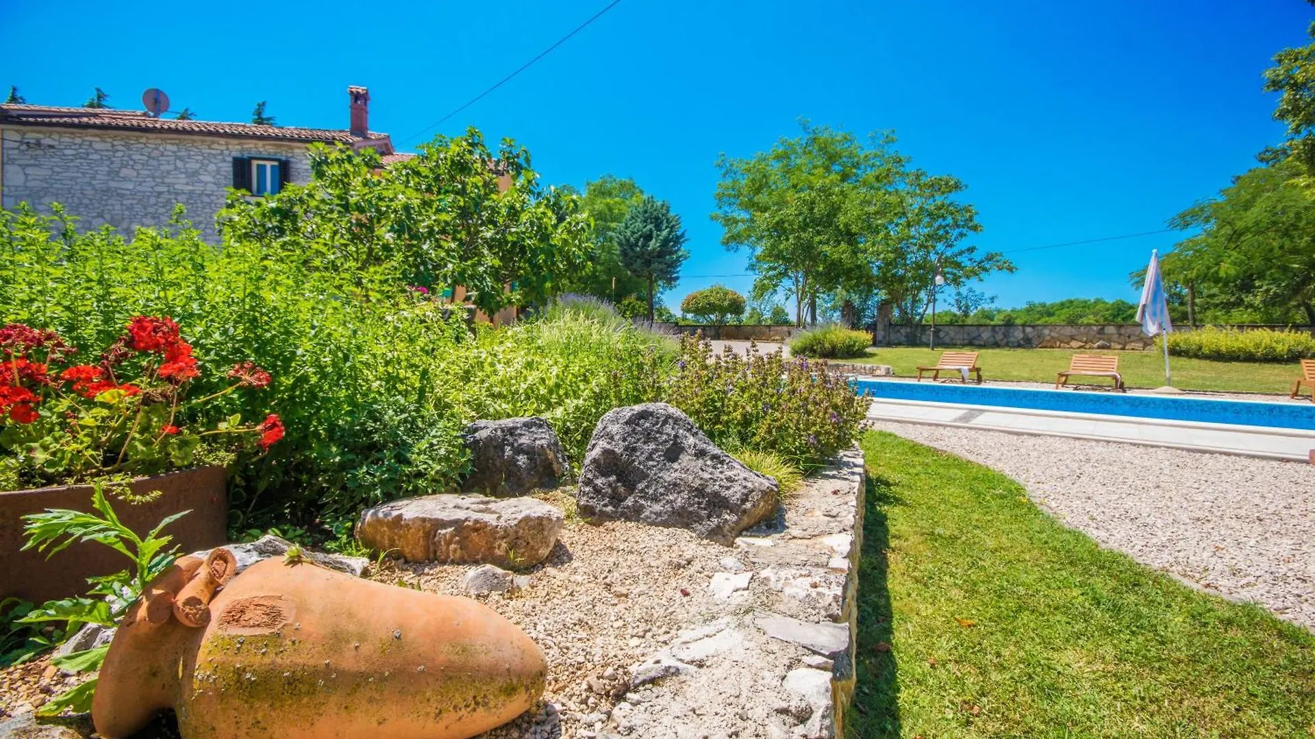 Villa Giovanna, A Charming Villa With Pool In A Beautiful Landscaped Garden Šumber Vakantiehuis