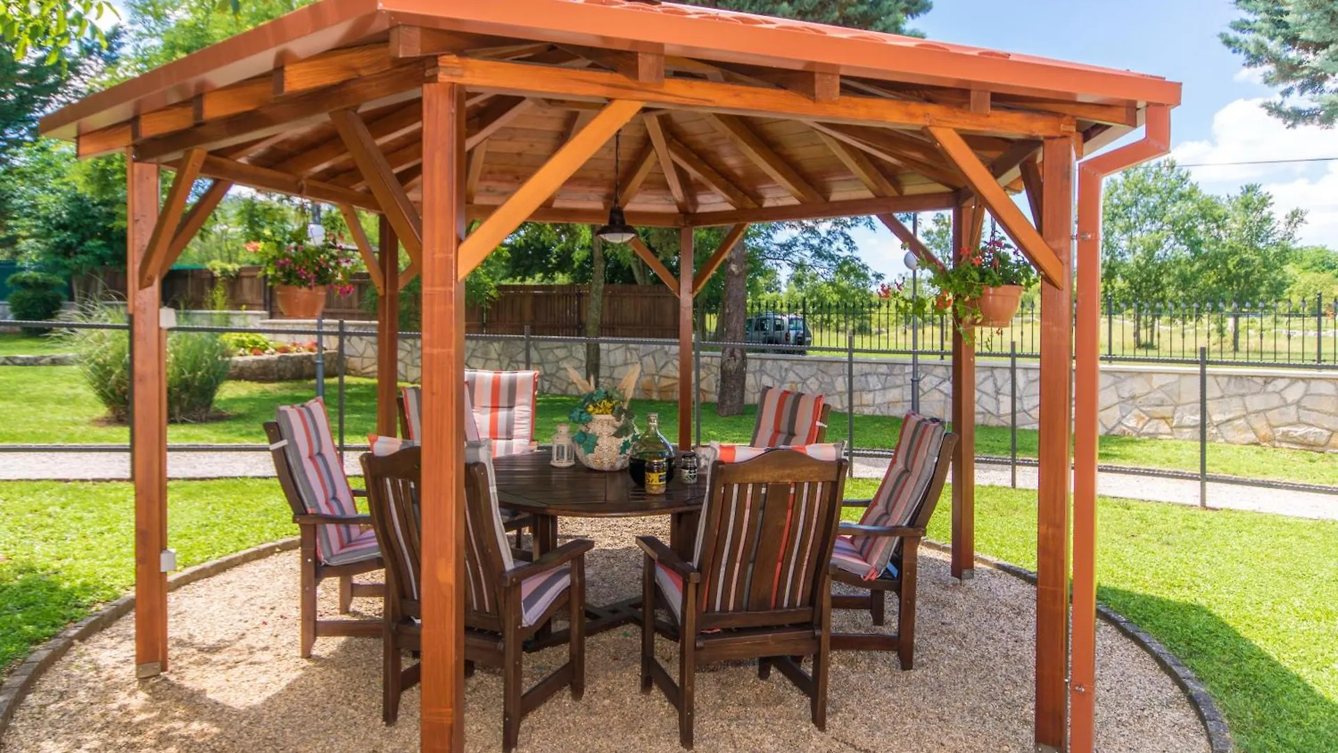 Vakantiehuis Villa Giovanna, A Charming Villa With Pool In A Beautiful Landscaped Garden Šumber